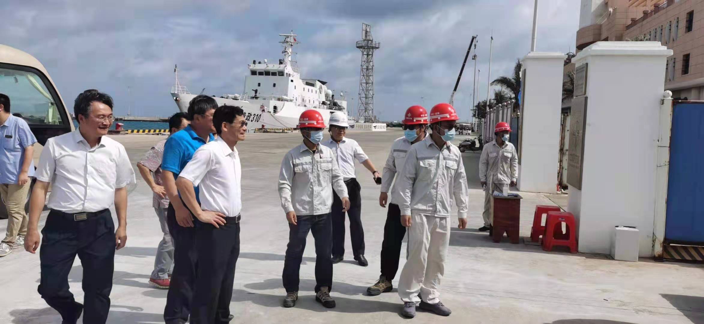 海南省省委常委、常務副省長沈丹陽蒞臨馳大建筑工程有限公司承接的三沙主權廣場調研指導